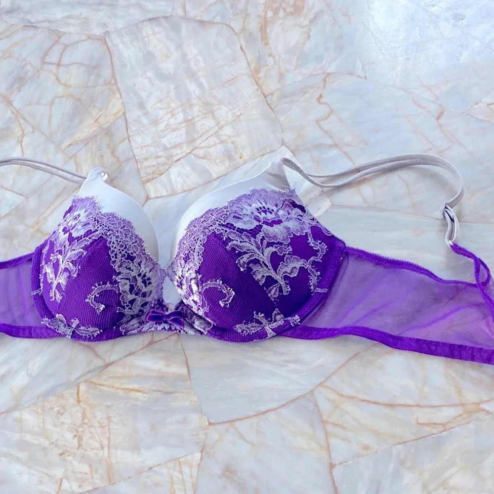 32B Very Sexy BOMSHELL Dream Angels Bra Satin Lace Lilac Violet Vintage